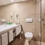 Momentum Hotel 4*