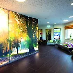 Momentum Hotel 4*