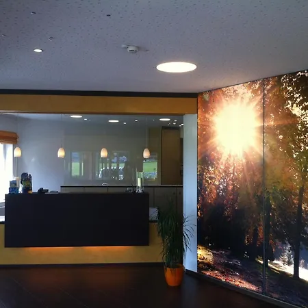 Momentum Hotel 4*