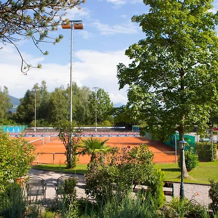 Momentum 4* 阿尼夫