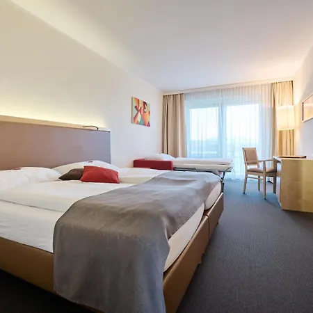 Momentum Hotel 4*
