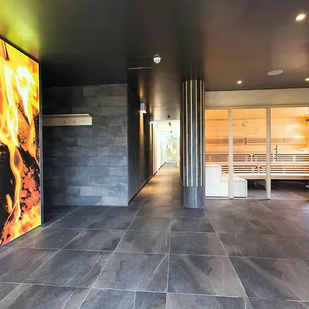 Momentum Hotel 4*