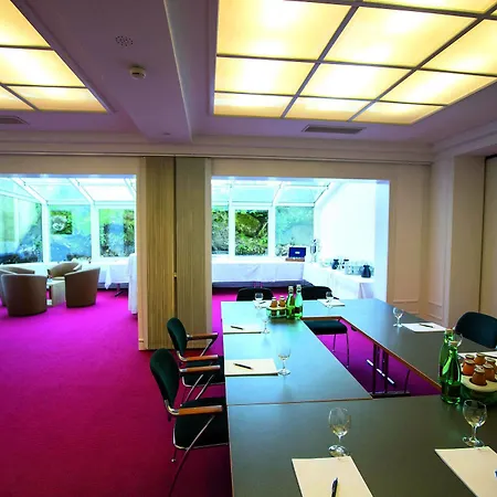 Momentum Hotel