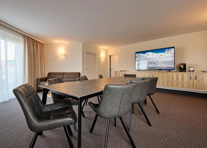 Отель Momentum 4*