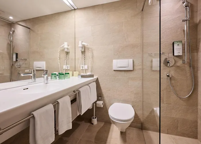 Momentum Hotel 4*